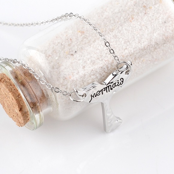 🌊 Gorgeous Mermaid Tail Necklace- silver tone - Picture 2 of 6